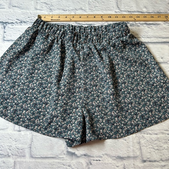 Blue Blush Los Angeles Blue Floral Patterned Women's Shorts. Size Small. Scandi - Picture 3 of 6